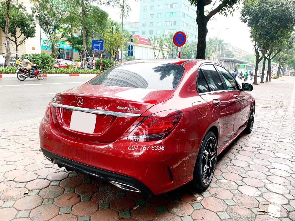 Xe cũ chính hãng - Mercedes C300 AMG 2020 chính chủ siêu lướt giá cực tốt