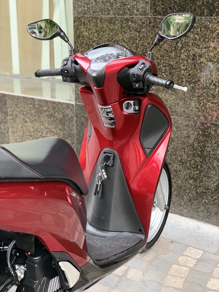 Cần bán SH Việt 125 ABS 2019 màu Đỏ chạy chuẩn 700km quá mới