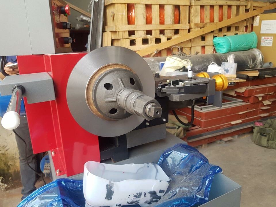 Máy tiện đĩa phanh – trống phanh,hàng chính hãng,có sẵn,giá rẻ.