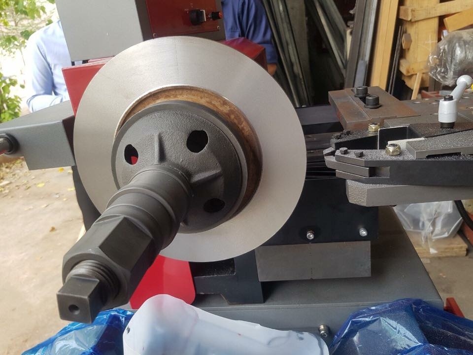 Máy tiện đĩa phanh – trống phanh,hàng chính hãng,có sẵn,giá rẻ.