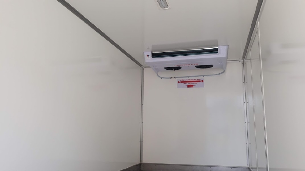 Xe tải ISUZU QKH (QKR270) thùng Đông Lạnh Quyền. Tải 1,9 tấn