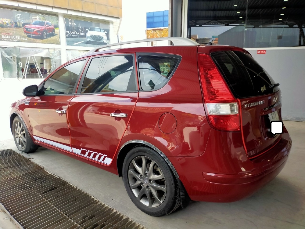 Hyundai I30 CW 1.6AT 2010 màu đỏ biển SG xe siêu đẹp