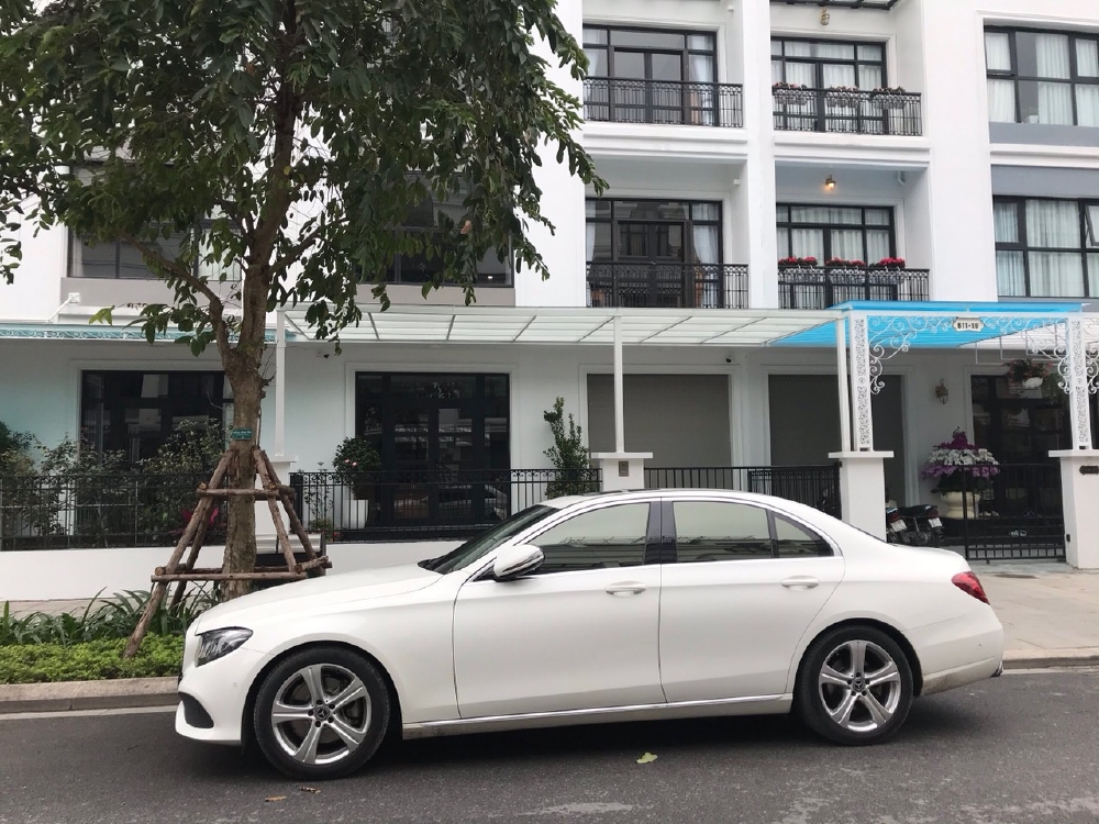 Bán Mercedes E250 2018 Trắng/Nâu chính chủ biển HN cực đẹp giá tốt