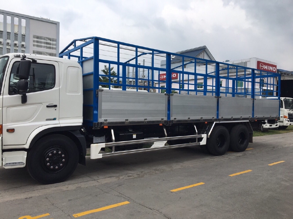 Xe tải Hino FM 15 tấn. 3 chân 2 cầu thật