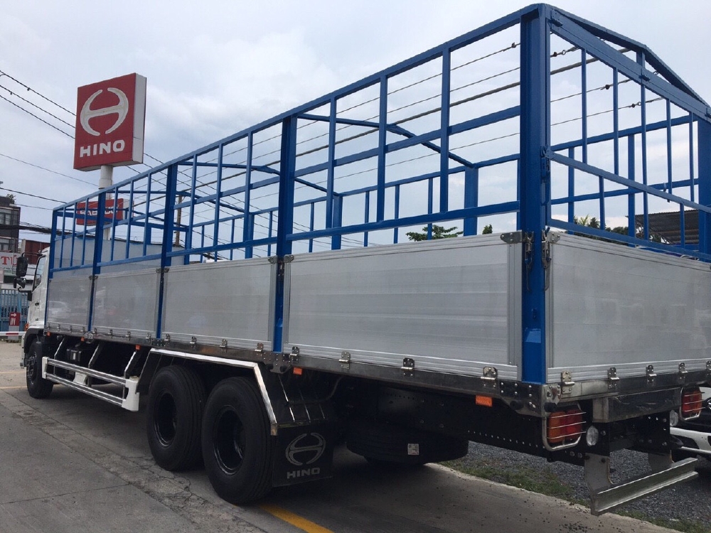 Xe tải Hino FM 15 tấn. 3 chân 2 cầu thật