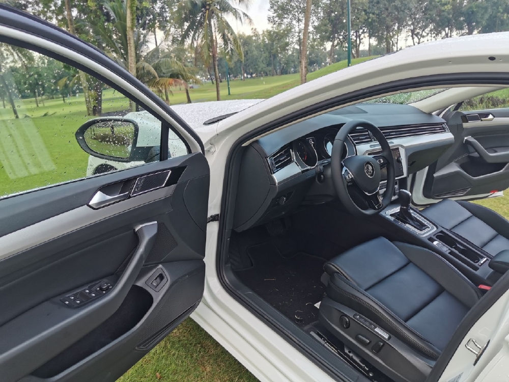 BÁN XE PASSAT COMFORT NHẬP KHẨU TỪ ĐỨC
