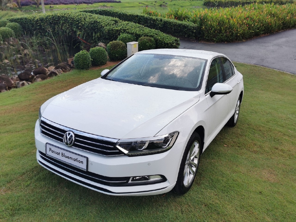 BÁN XE PASSAT COMFORT NHẬP KHẨU TỪ ĐỨC