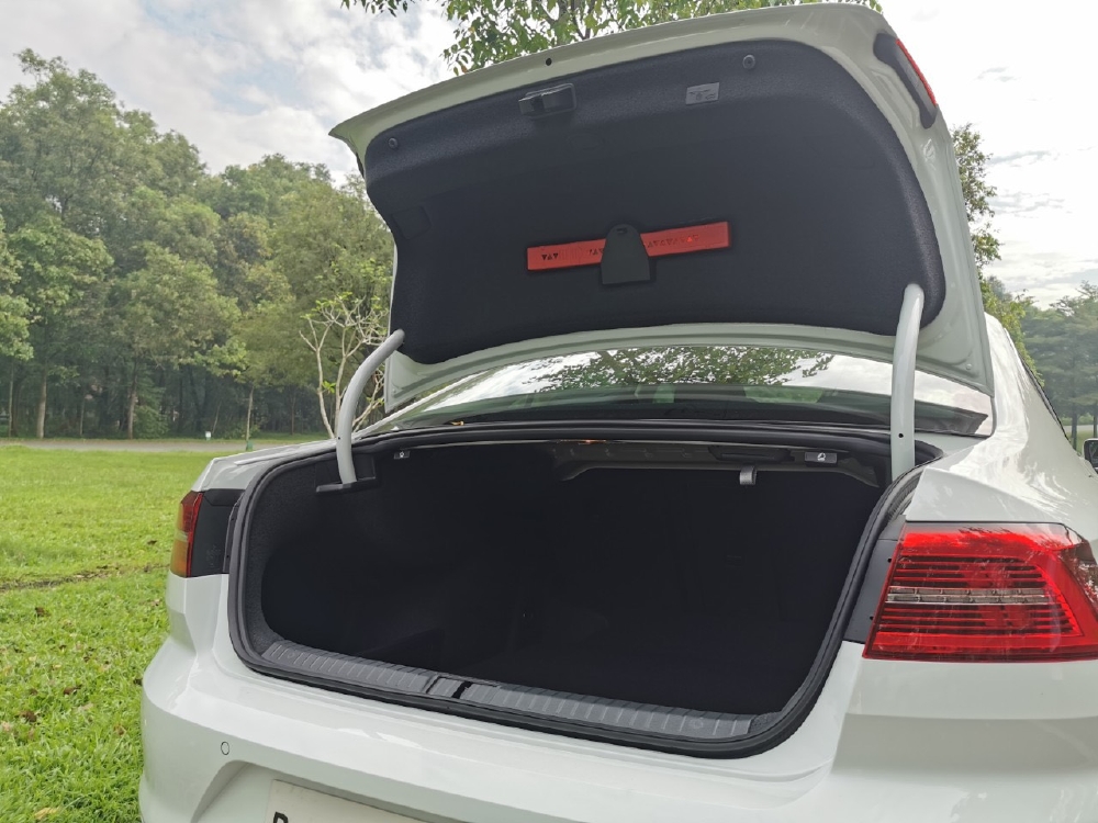 BÁN XE PASSAT COMFORT NHẬP KHẨU TỪ ĐỨC