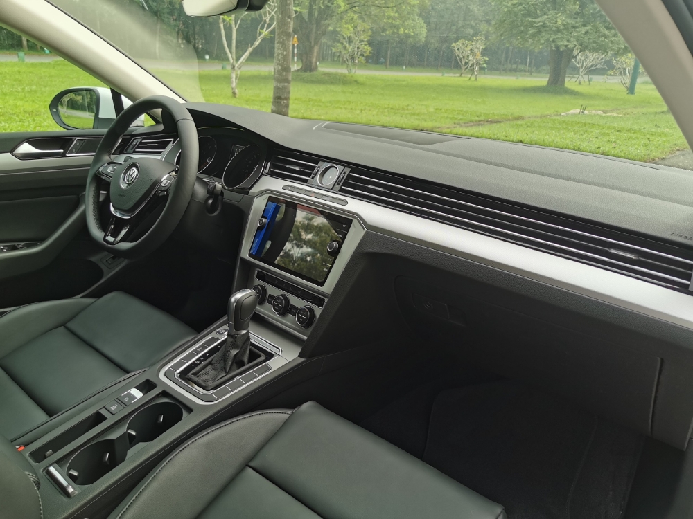 BÁN XE PASSAT COMFORT NHẬP KHẨU TỪ ĐỨC