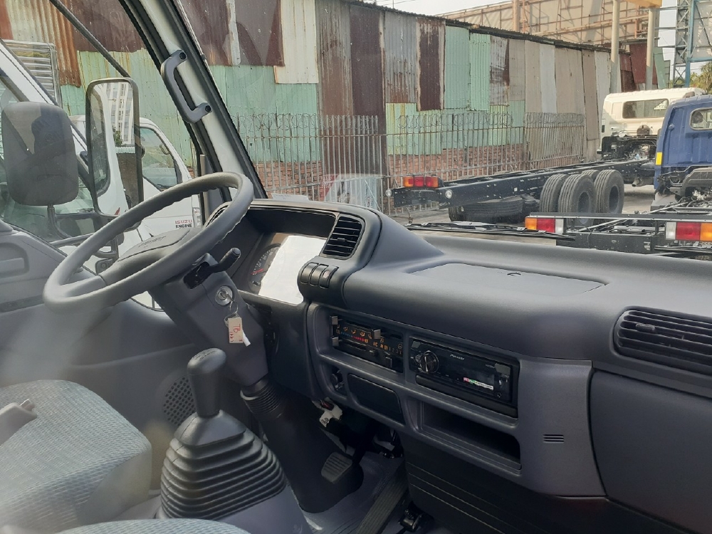 Xe tải ISUZU QKH (QKR270) thùng Đông Lạnh Quyền. Tải 1,9 tấn