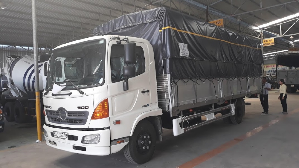 Xe tải Hino FC Tải 6 Tấn ( thùng bửng nhôm), Trả trước 300 triệu