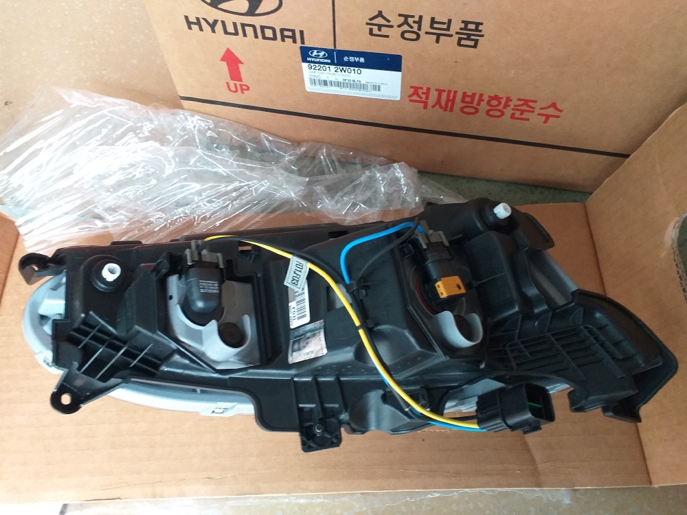 922012W010, 922022W010 ĐÈN GẦM SATAFE 2012