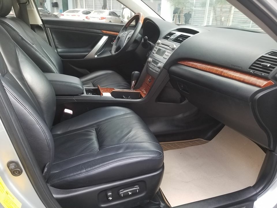 Bán Toyota Camry 3.5Q màu Bạc tự động 2009 rất mới