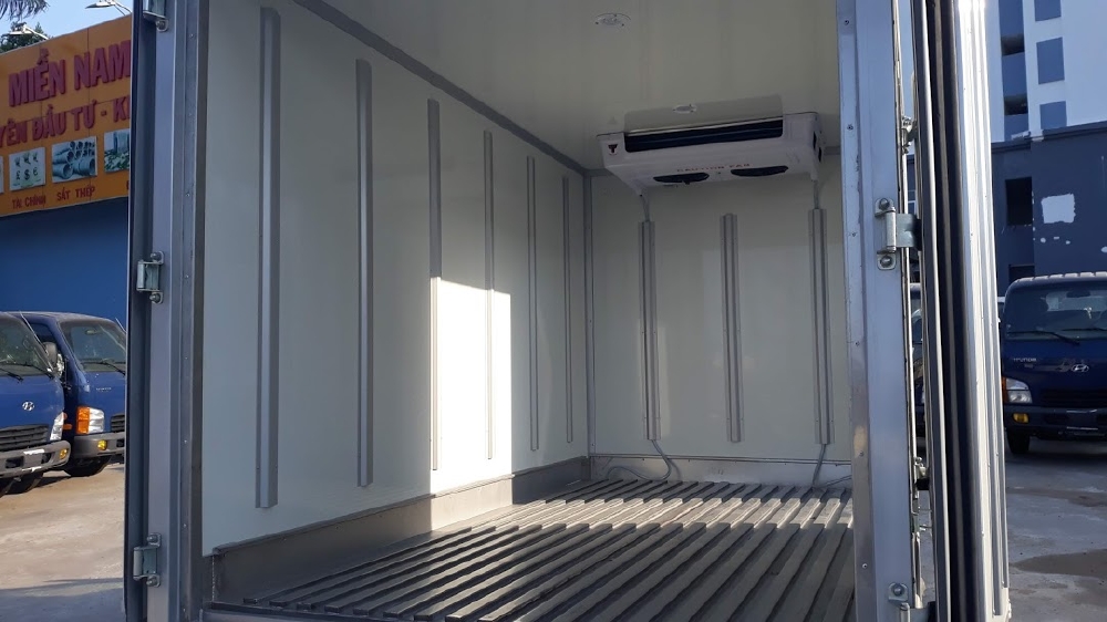 Xe tải Hyundai H150. Thùng đông lạnh Quyền