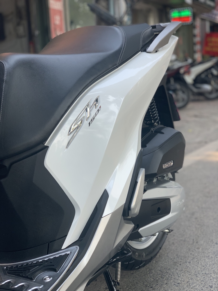 Cần bán SH Việt 150 ABS 2019 màu Trắng chạy 1000km như mới