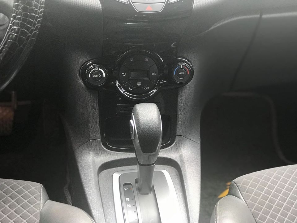 Bán Ford Fiesta hatchback 1.0 turbo 2015 tự động đỏ đẹp