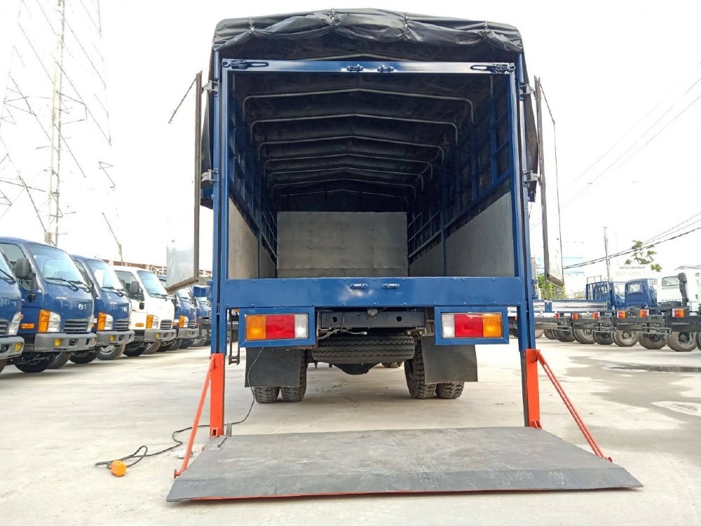Xe Tải Hyundai 7 tấn ( New Mighty 110SP). Thùng Bạt Bửng Nâng