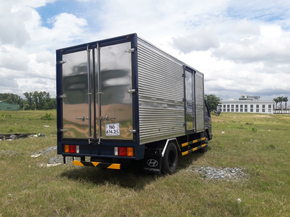 Xe Tải IZ49 Tải 1,9 2,4 tấn chạy vào thành phố. Hổ trợ 70 - 90%