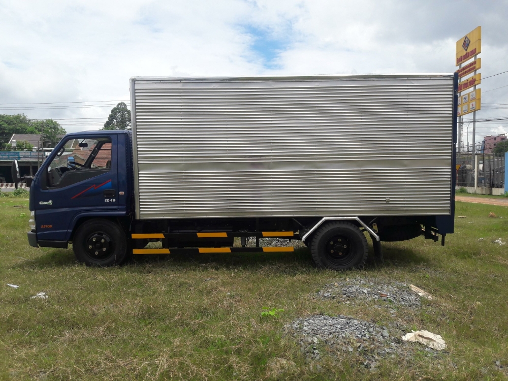 Xe Tải IZ49 Tải 1,9 2,4 tấn chạy vào thành phố. Hổ trợ 70 - 90%