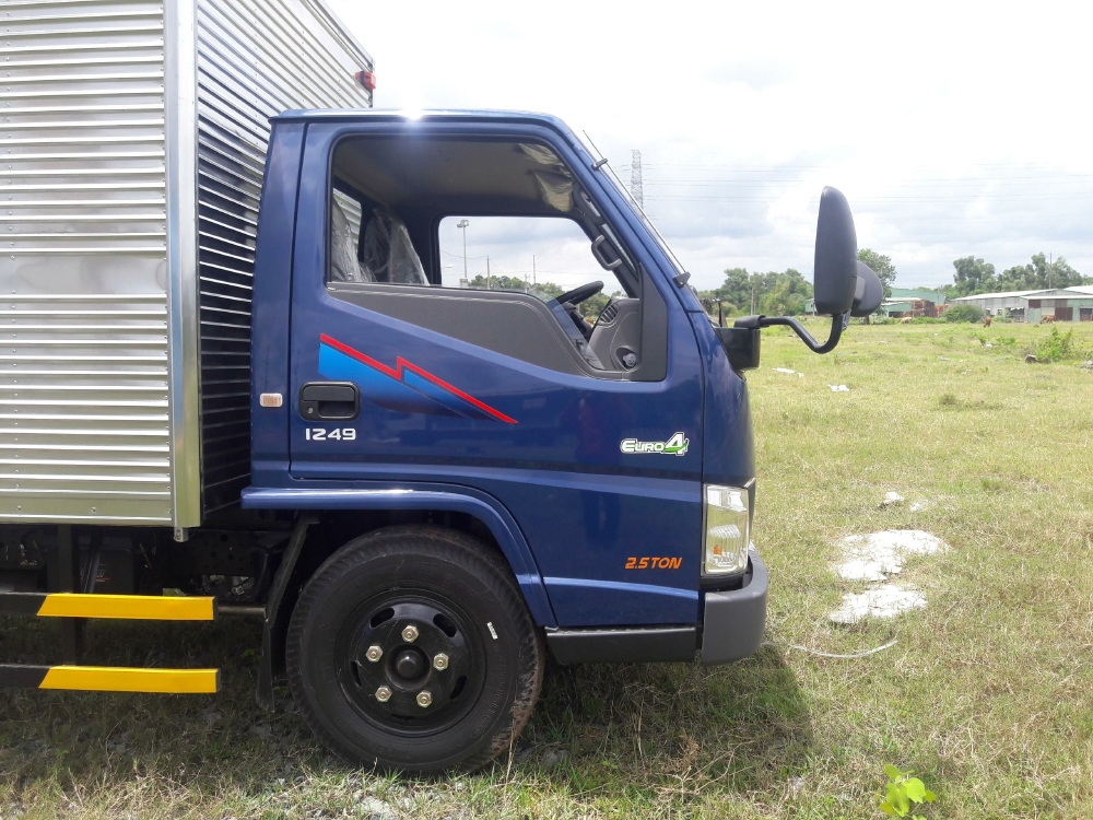 Xe Tải IZ49 Tải 1,9 2,4 tấn chạy vào thành phố. Hổ trợ 70 - 90%