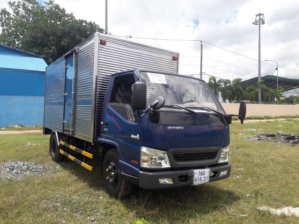 Xe Tải IZ49 Tải 1,9 2,4 tấn chạy vào thành phố. Hổ trợ 70 - 90%