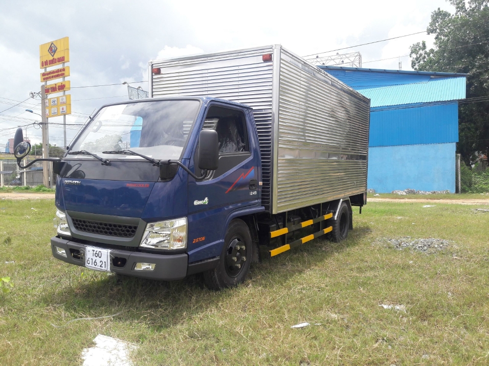 Xe Tải IZ49 Tải 1,9 2,4 tấn chạy vào thành phố. Hổ trợ 70 - 90%