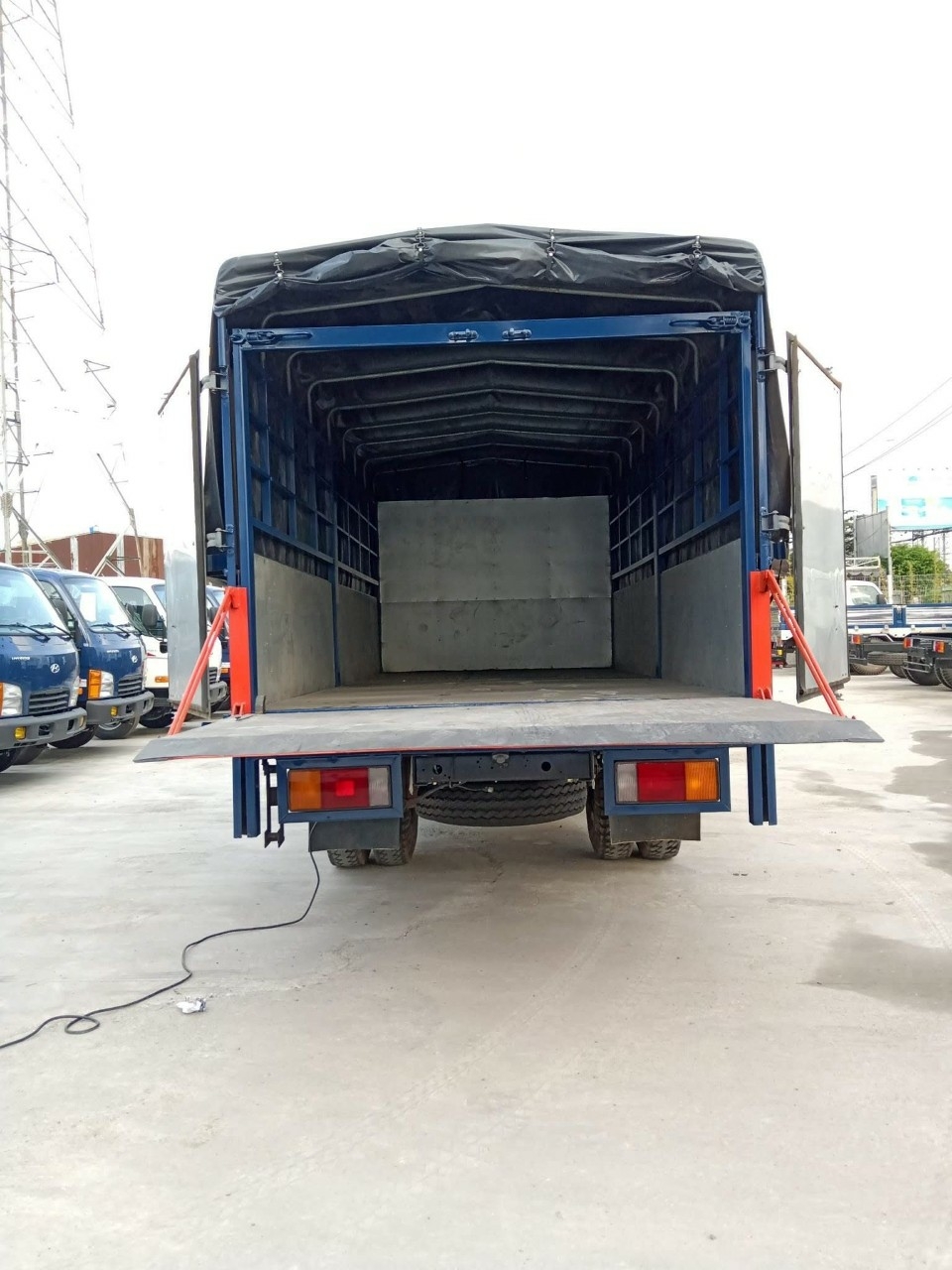 Xe Tải Hyundai 7 tấn ( New Mighty 110SP). Thùng Bạt Bửng Nâng