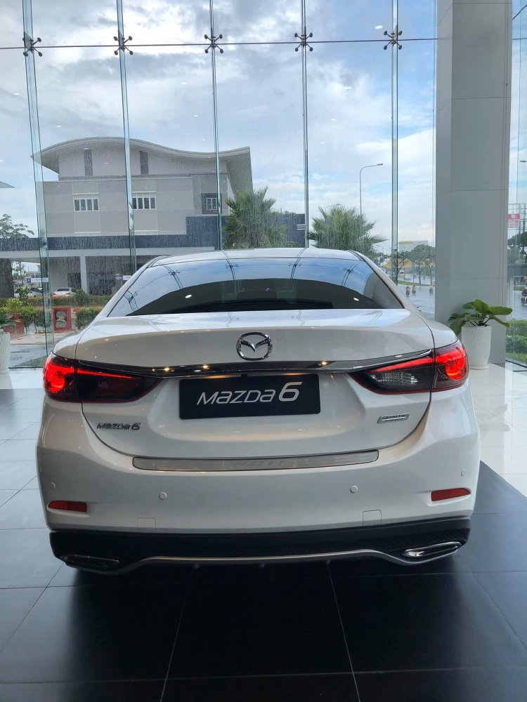 Cần Bán MAZDA 6 Trắng 2.0 Luxury giá 879 triệu - Giao Ngay.