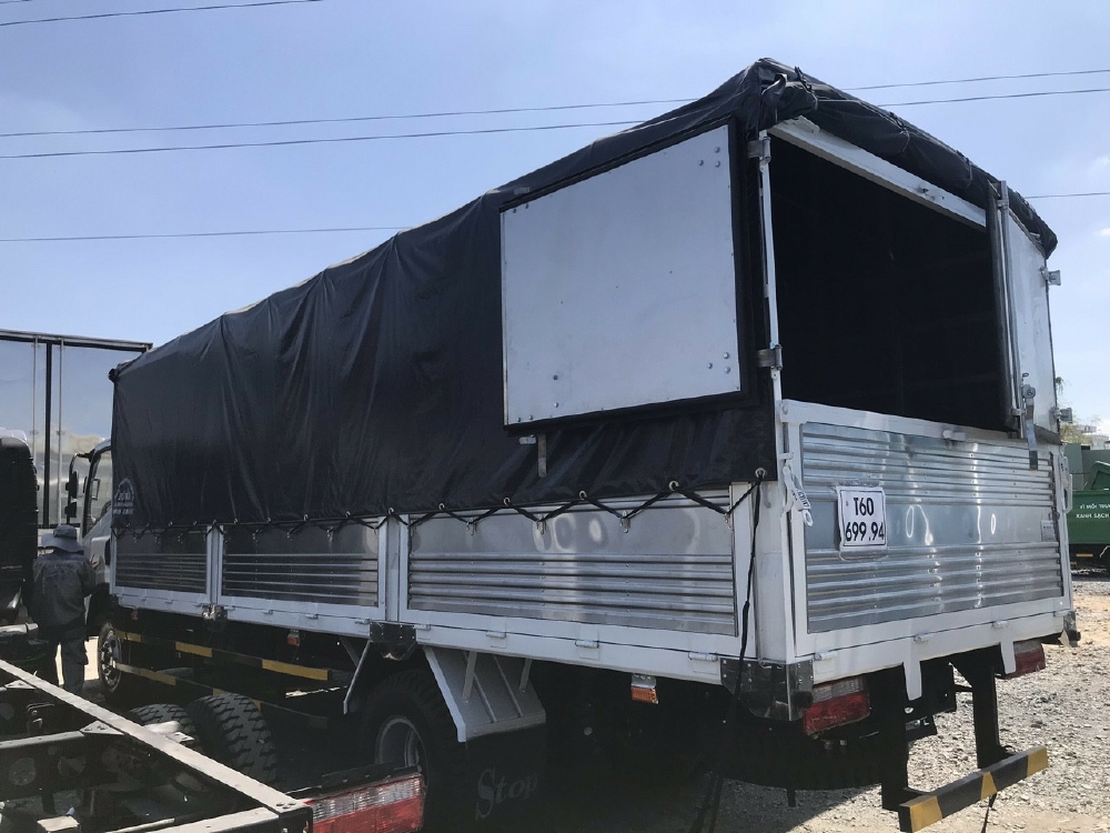 xe tải faw 7t3 thùng dài 6m2 giá tốt hỗ trợ trả góp/ gia thanh lý