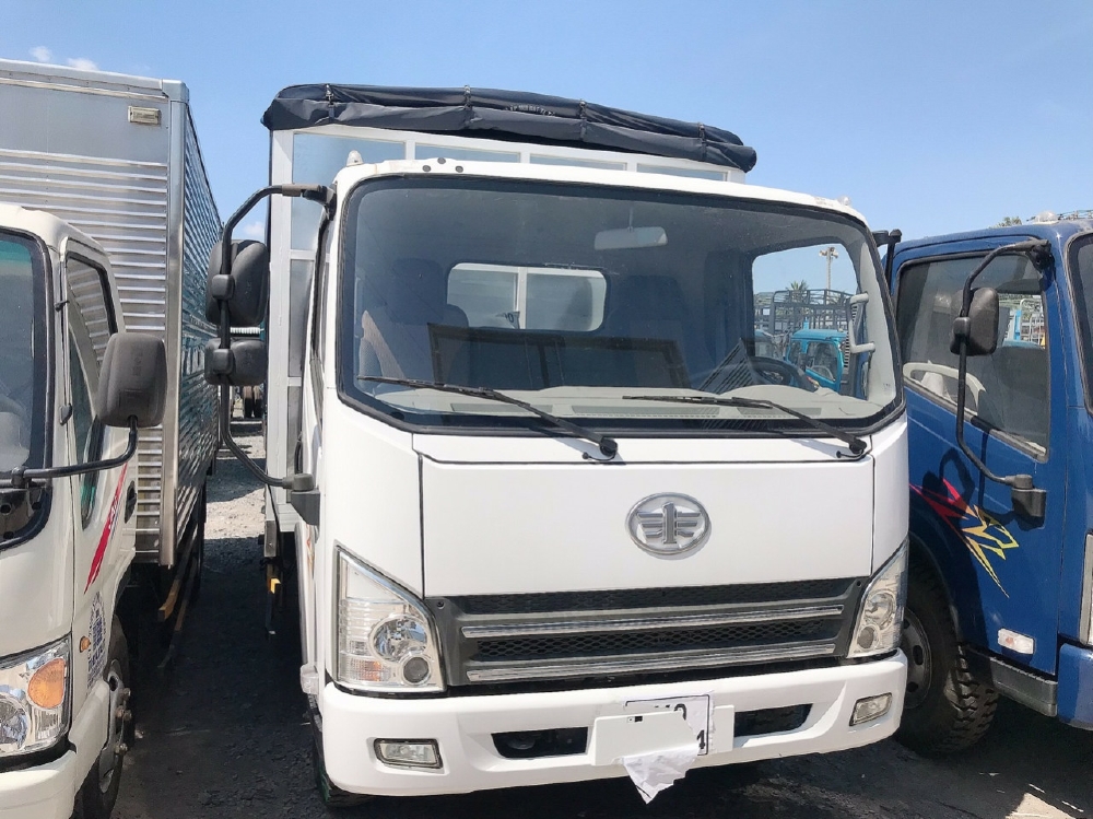 xe tải faw 7t3 thùng dài 6m2 giá tốt hỗ trợ trả góp/ gia thanh lý