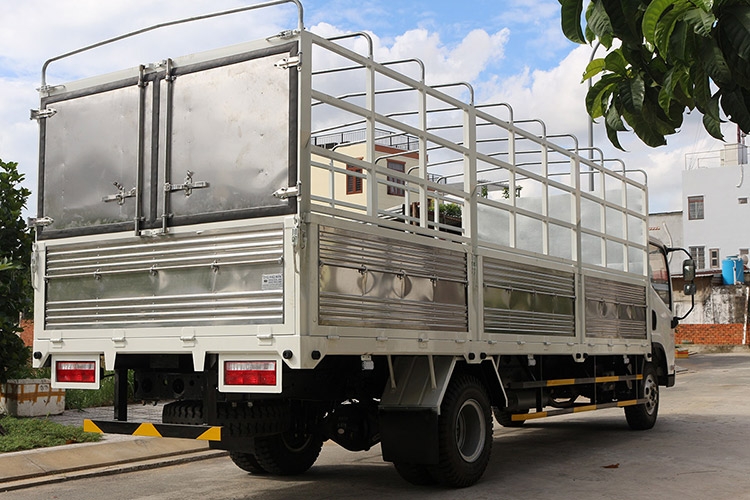 xe tải faw 7t3 thùng dài 6m2 giá tốt hỗ trợ trả góp/ gia thanh lý
