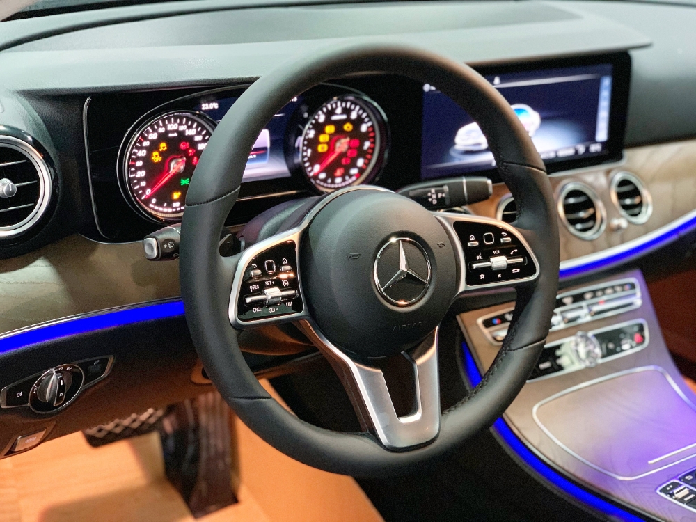 Bán Mercedes E200 2020 Siêu lướt - Xe đã qua sử dụng chính hãng - Gía cực sốc