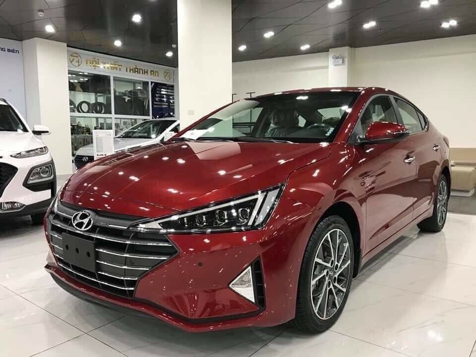 Hyundai Elantra giảm giá sốc lên đến 35 triệu đồng - Huyndai Miền Nam