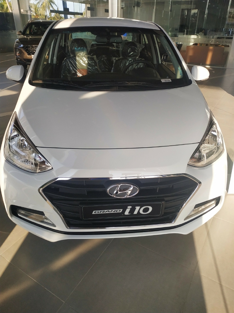 Hyundai i10 Sedan giảm giá khủng