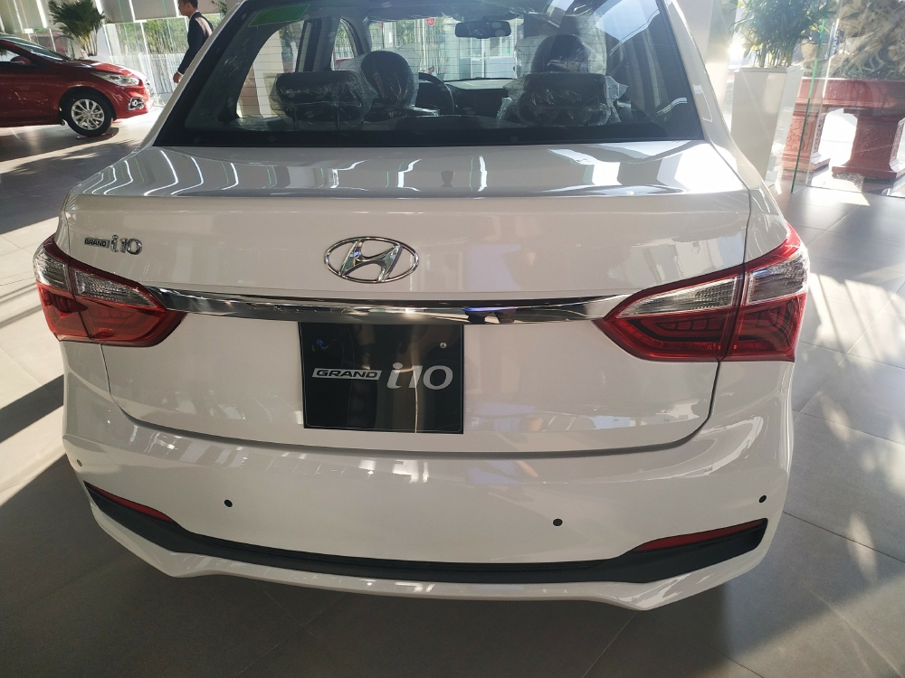 Hyundai i10 Sedan giảm giá khủng