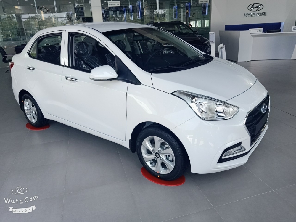 Hyundai i10 Sedan giảm giá khủng