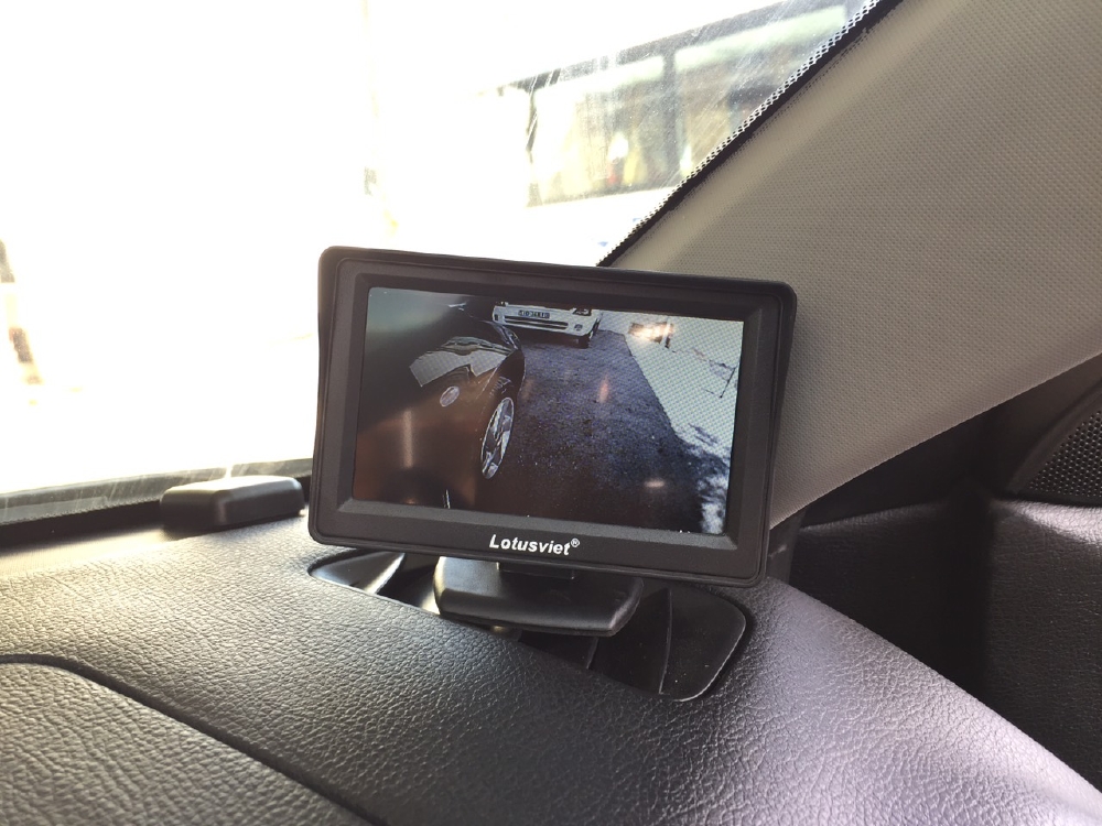 Camera cập lề cho ô tô sản phẩm rẻ nhưng an toàn