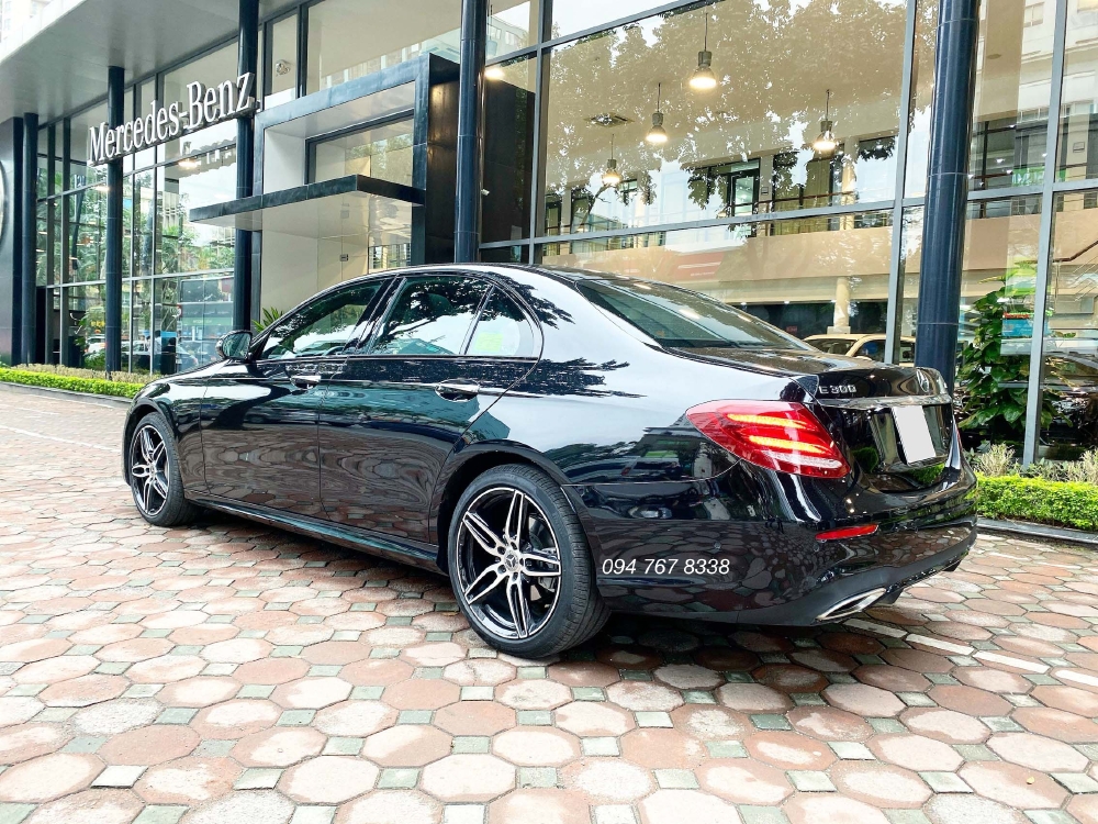 Xe lướt chính hãng - Mercedes E300 2020 màu Đen chạy 3.000km giá cực tốt