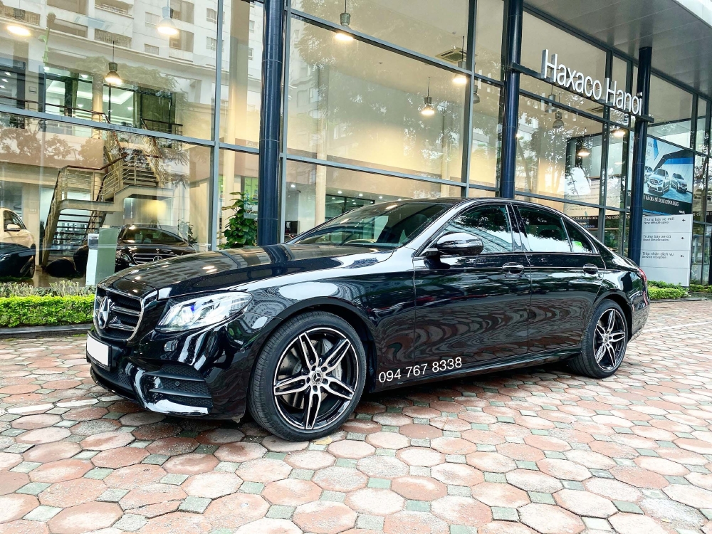 Xe lướt chính hãng - Mercedes E300 2020 màu Đen chạy 3.000km giá cực tốt
