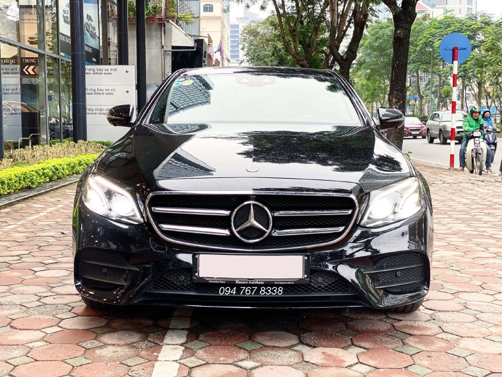 Xe lướt chính hãng - Mercedes E300 2020 màu Đen chạy 3.000km giá cực tốt