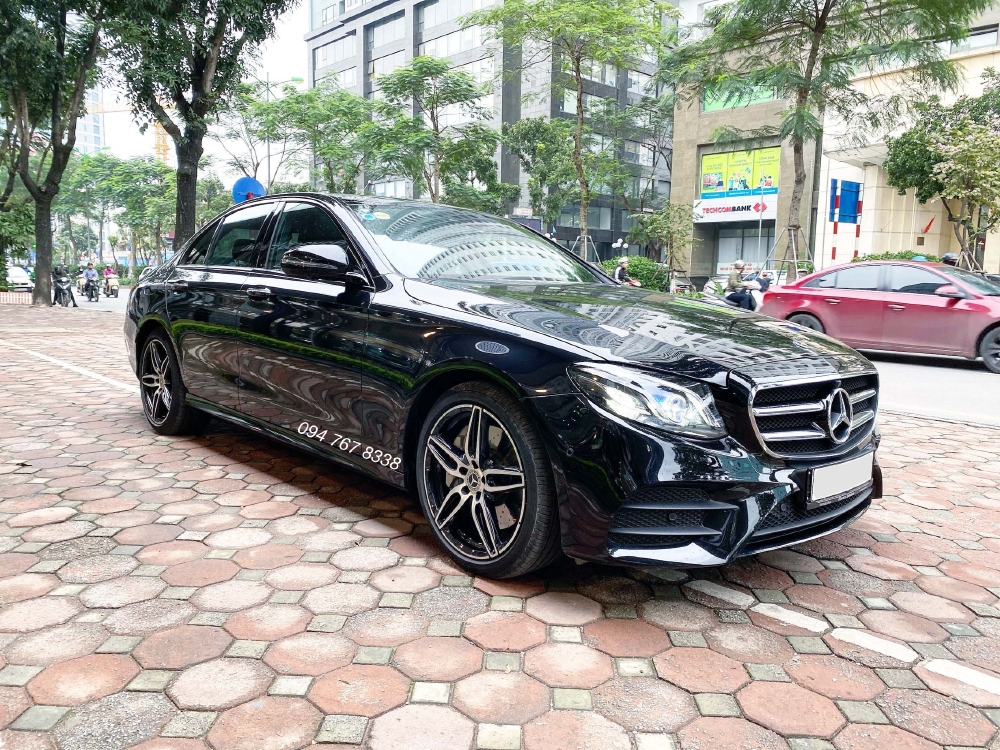 Xe lướt chính hãng - Mercedes E300 2020 màu Đen chạy 3.000km giá cực tốt
