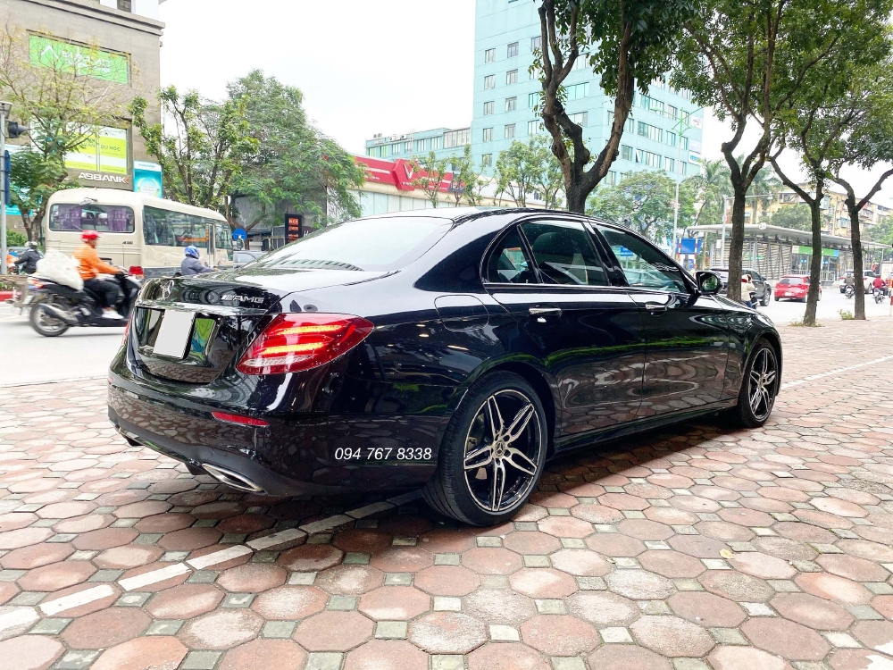 Xe lướt chính hãng - Mercedes E300 2020 màu Đen chạy 3.000km giá cực tốt