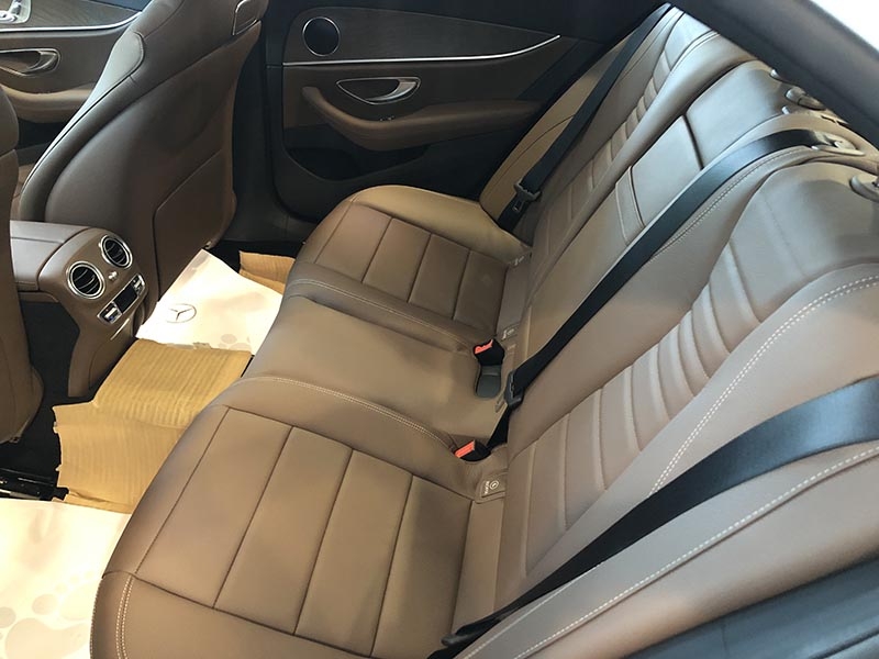 Xe Mercedes E200 sản xuất 2019 màu Trắng chạy lướt 5356 Km rẻ hơn vài trăm triệu / 2 tỷ 079 triệu