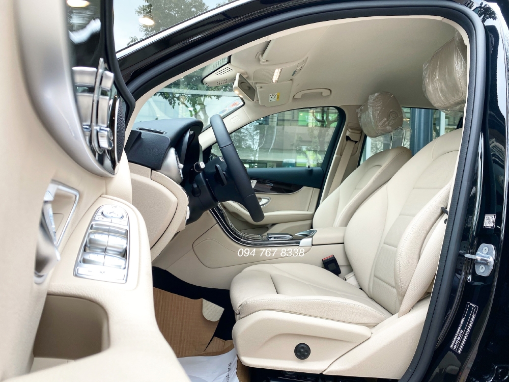 Bán Mercedes GLC200 2020 màu Đen Siêu lướt chính chủ biển đẹp Giá cực tốt