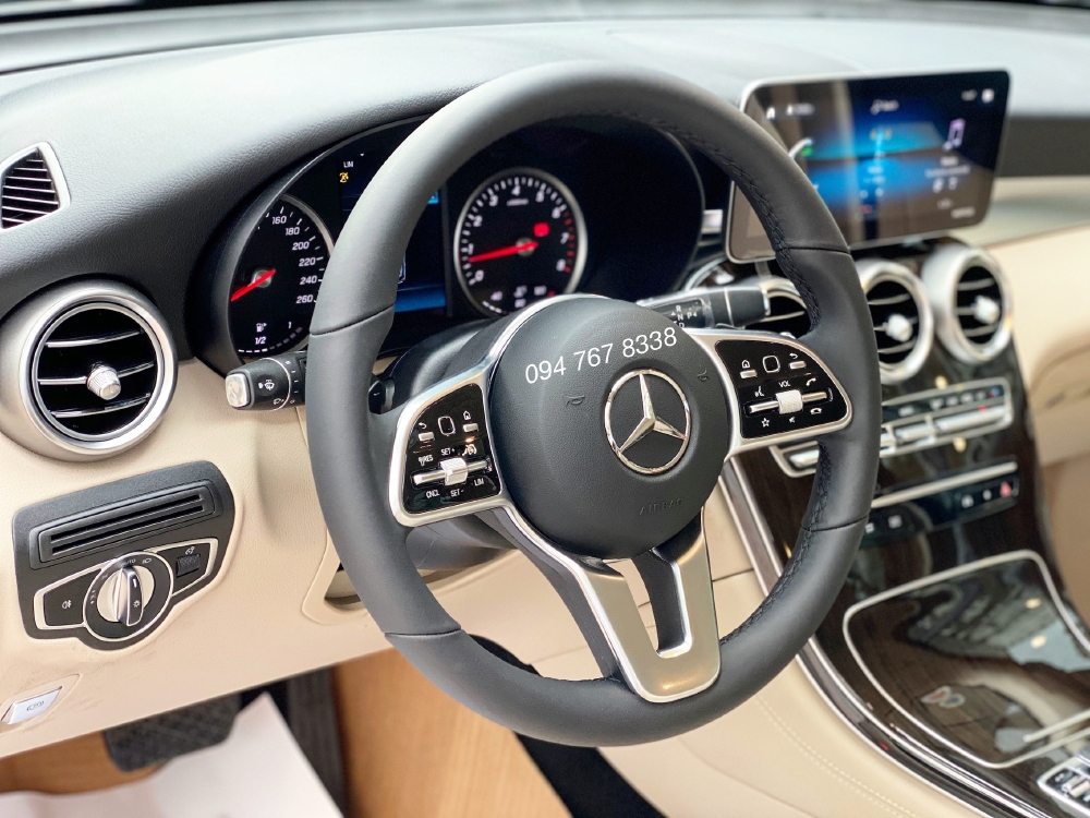 Bán Mercedes GLC200 2020 màu Đen Siêu lướt chính chủ biển đẹp Giá cực tốt