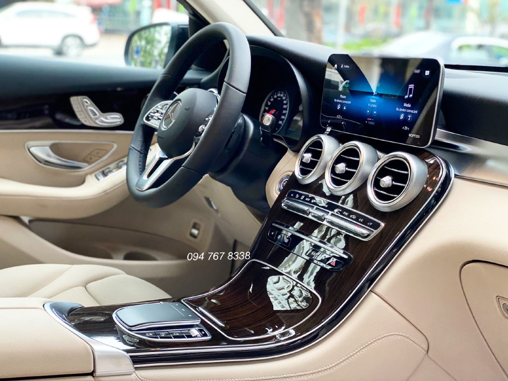 Bán Mercedes GLC200 2020 màu Đen Siêu lướt chính chủ biển đẹp Giá cực tốt