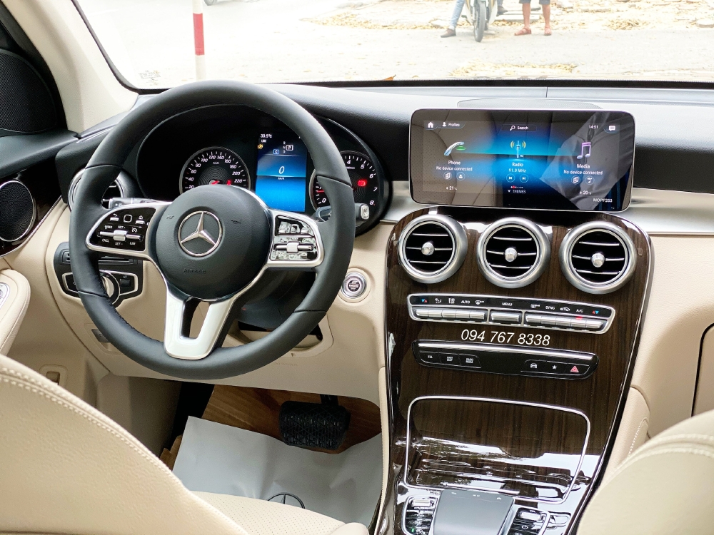 Bán Mercedes GLC200 2020 màu Đen Siêu lướt chính chủ biển đẹp Giá cực tốt