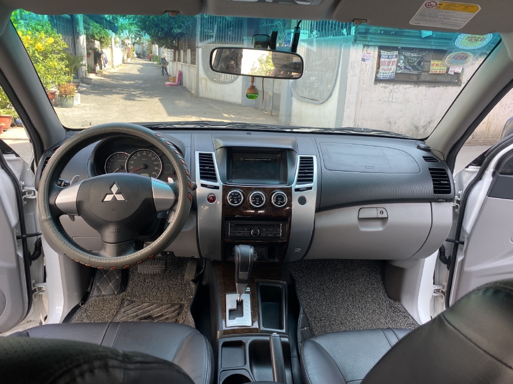 Cần bán Mitsubishi Pajero Sport 2016 tự động trắng mới tinh