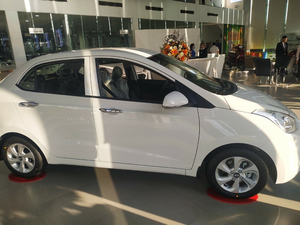 Hyundai I10 Sedan khuyến mãi khủng dịp khai trương - 0909.142.346