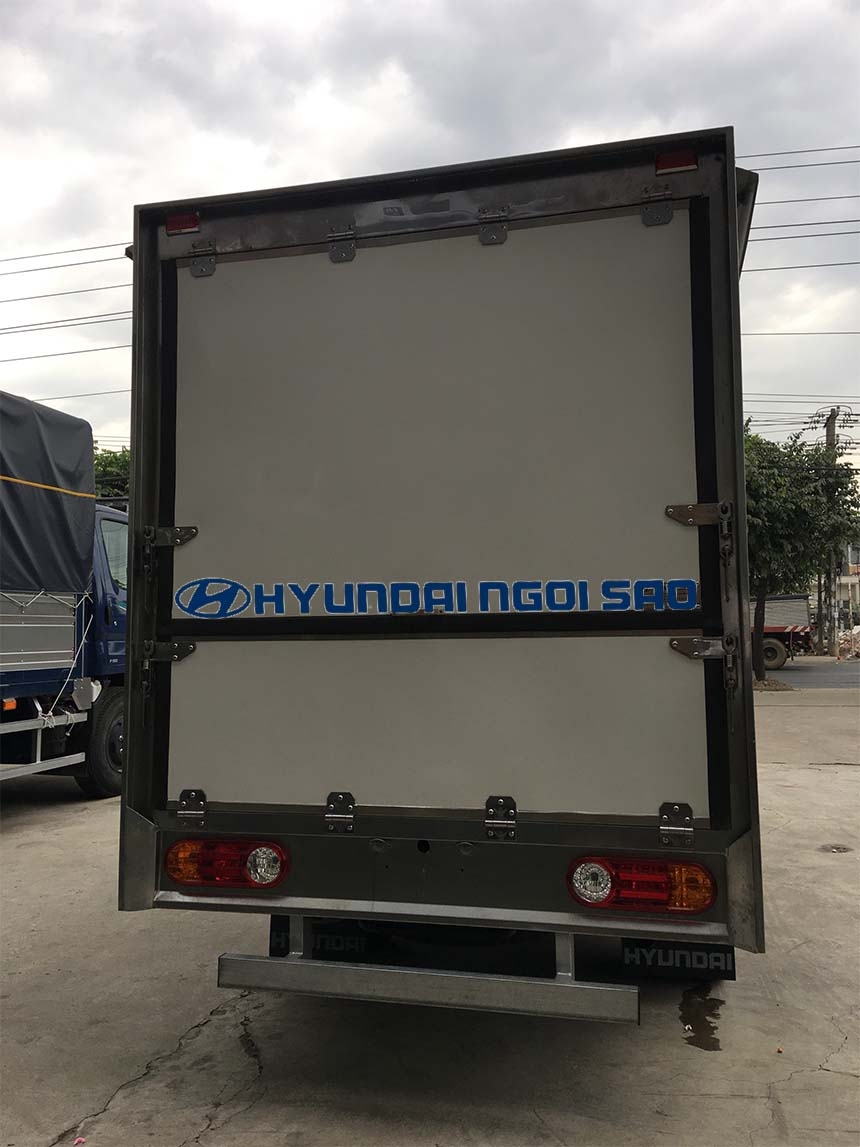 CẦN BÁN HYUNDAI 1,3 TẤN THÙNG BÁN HÀNG LƯU ĐỘNG